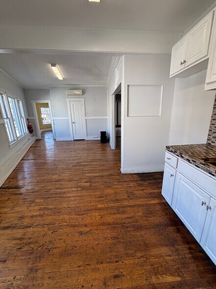 More Photos Of 1645 N La Brea Ave, Los Angeles Storefront Retail Office For Lease