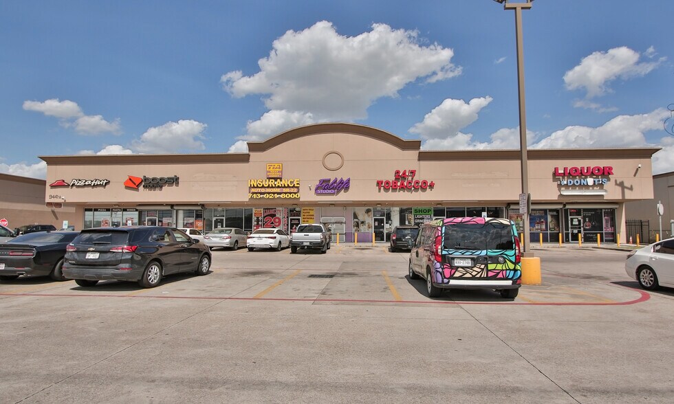 More Photos Of 9441 Cullen Blvd, Houston Unknown For Lease