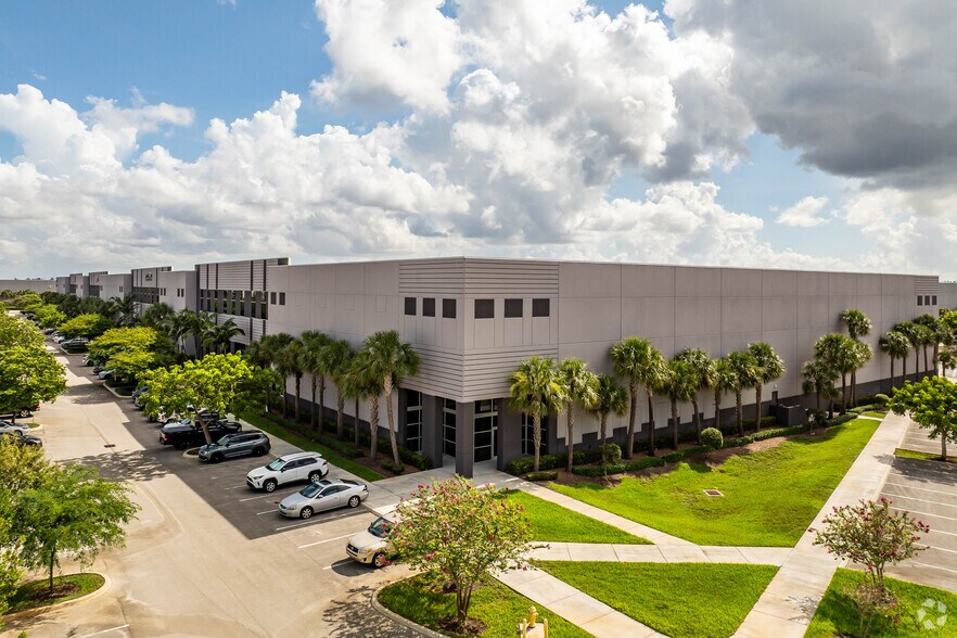 More Photos Of 3300 SW 64th Ave, Davie Unknown For Lease