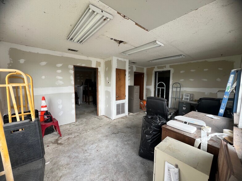 More Photos Of 3887 E US-90 Hwy, Lake City Warehouse For Sale