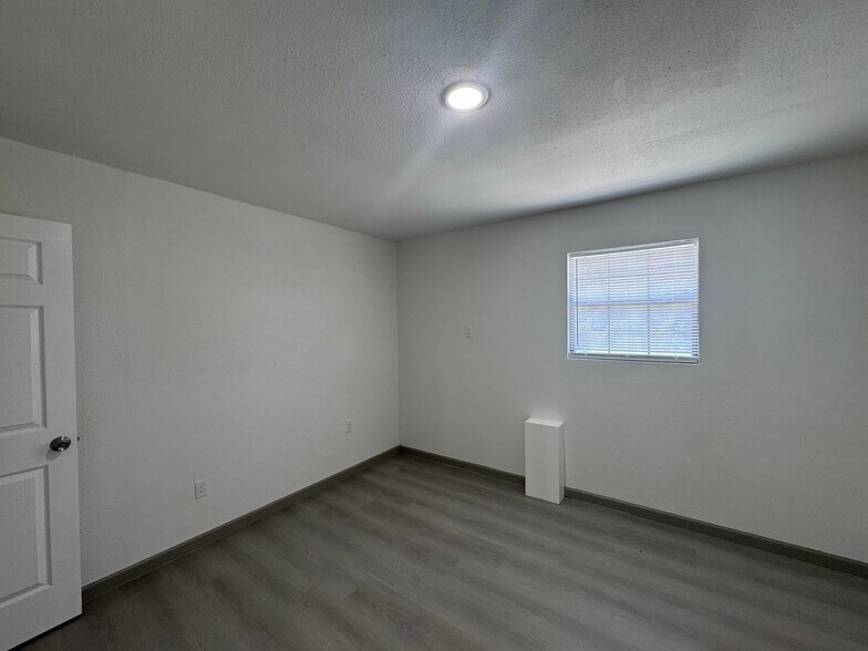 More Photos Of 2924 Byley Blvd, Orange Assisted Living For Lease