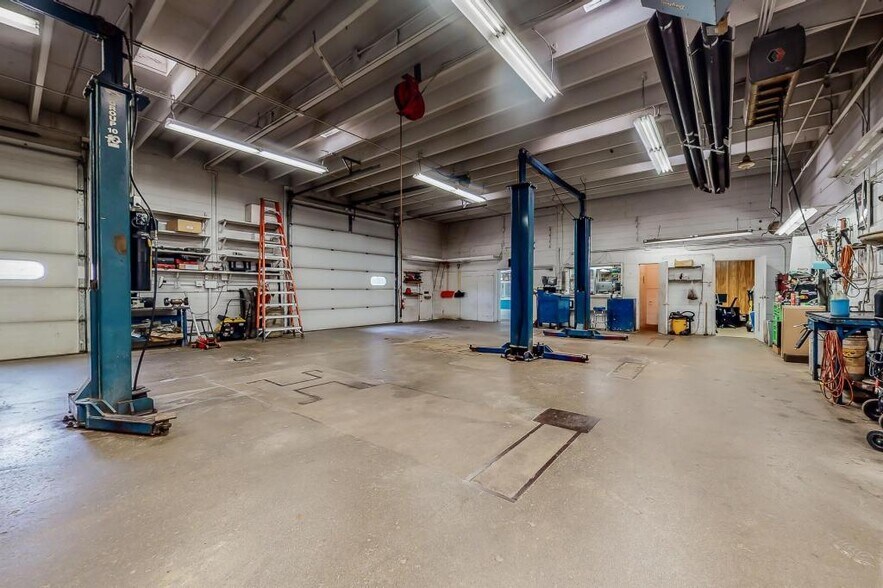 More Photos Of 206 N Highway Ave, Blooming Prairie Service For Sale