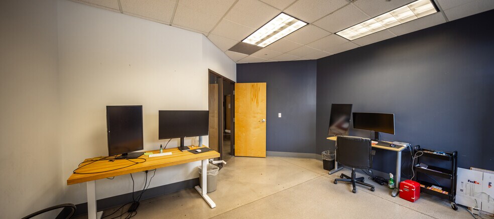 More Photos Of 6586 S Kenton St, Centennial Showroom For Lease