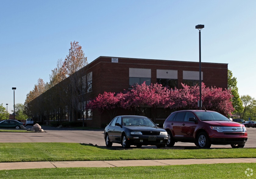 More Photos Of 7445 Allen Rd, Allen Park Medical For Lease