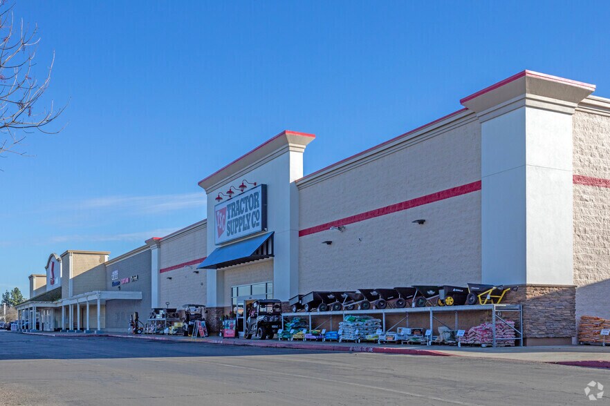 More Photos Of 215 W Hanford Armona Rd, Lemoore General Retail For Lease