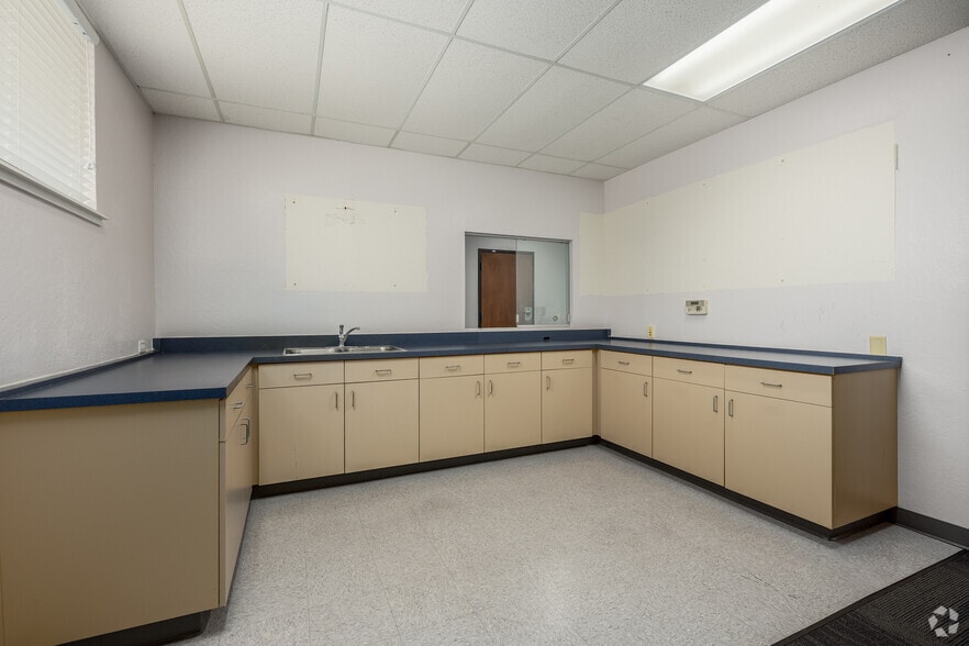 More Photos Of 3637 Mission Ave, Carmichael Office For Sale