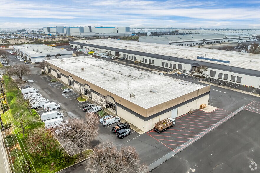 More Photos Of 950 E Grant Line Rd, Tracy Manufacturing For Lease
