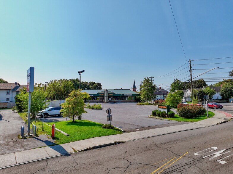 More Photos Of 1 Exchange St, Geneva Freestanding For Lease