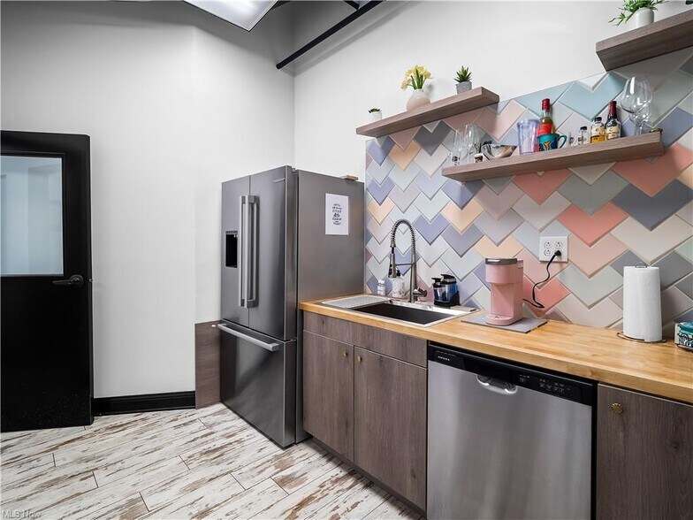 More Photos Of 408 W St Clair Ave, Cleveland Multifamily For Sale
