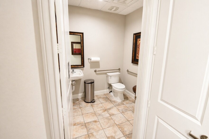 More Photos Of 3900 S Stonebridge Dr, McKinney Medical For Lease