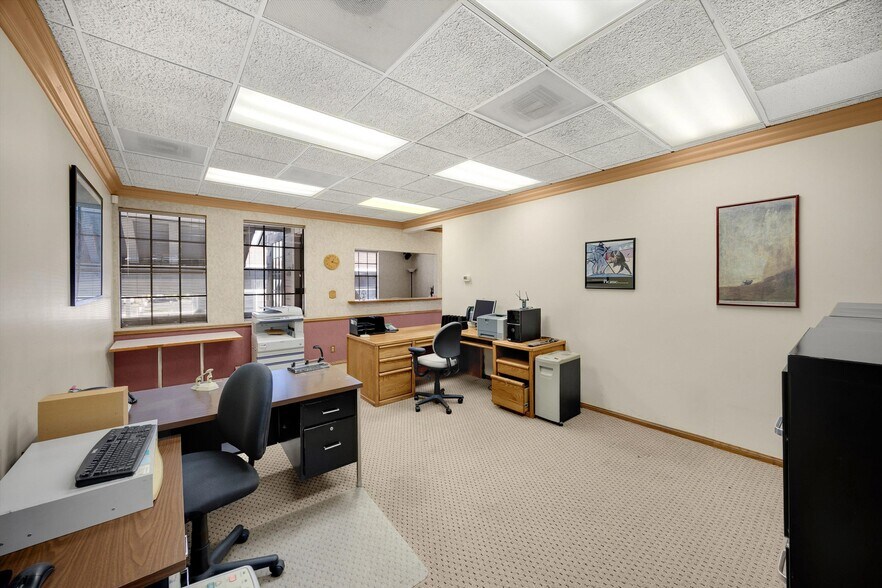 More Photos Of 940 W 17th St, Santa Ana Unknown For Lease