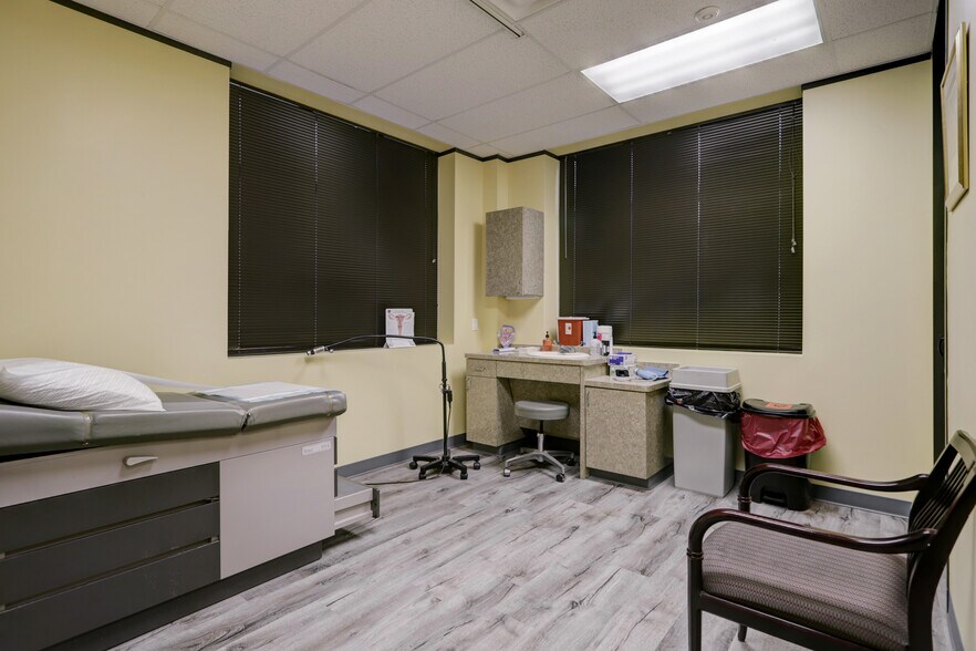 More Photos Of 19701 Kingwood Dr, Kingwood Medical For Sale