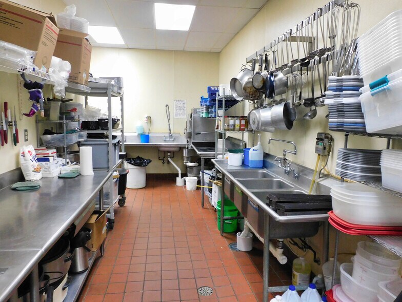 More Photos Of 5555 N Clark St, Monroe Center Restaurant For Sale