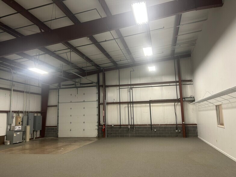 More Photos Of 760 Canning Pky, Victor Light Distribution For Lease