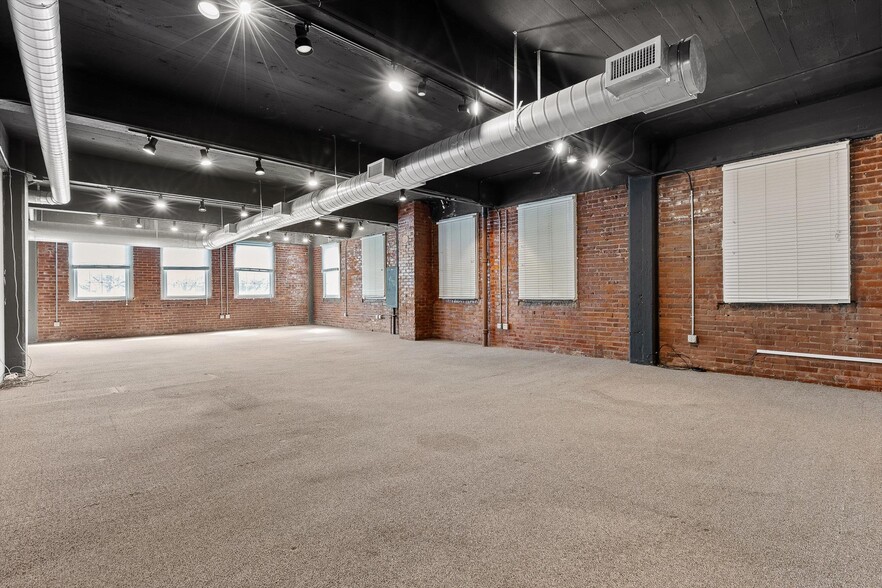 More Photos Of 407 Broad St, Chattanooga General Retail For Lease