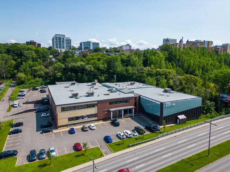 More Photos Of 875 Boul Charest O, Québec Office For Sale