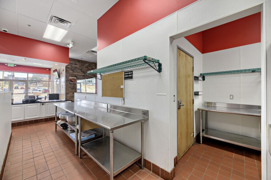 More Photos Of 6200 Leetsdale Dr, Denver Storefront For Lease