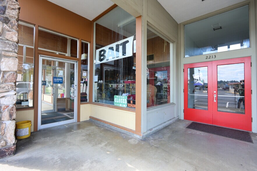 More Photos Of 2133 Winchester ave, Reedsport Freestanding For Sale