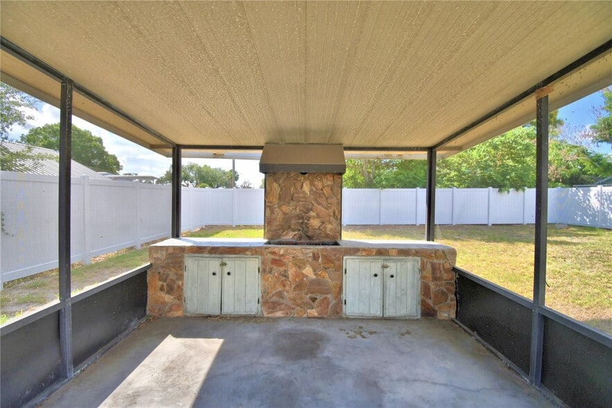 More Photos Of 208 Center St, Auburndale Office For Sale
