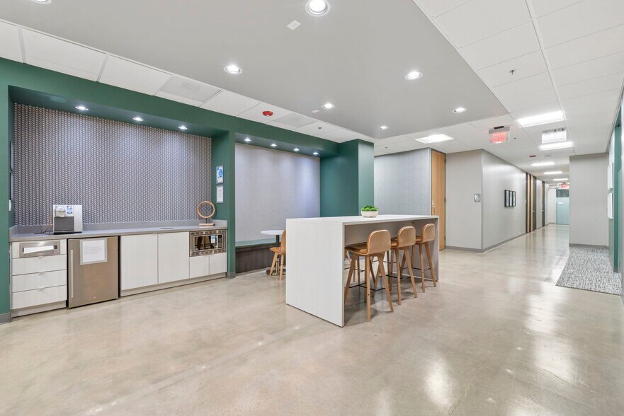 More Photos Of 1601 Industrial Blvd, Sugar Land Medical For Lease