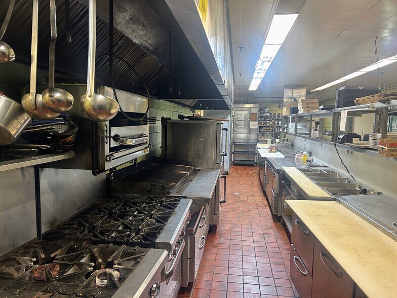 More Photos Of 6201 Joliet Rd, Countryside Hotel For Lease