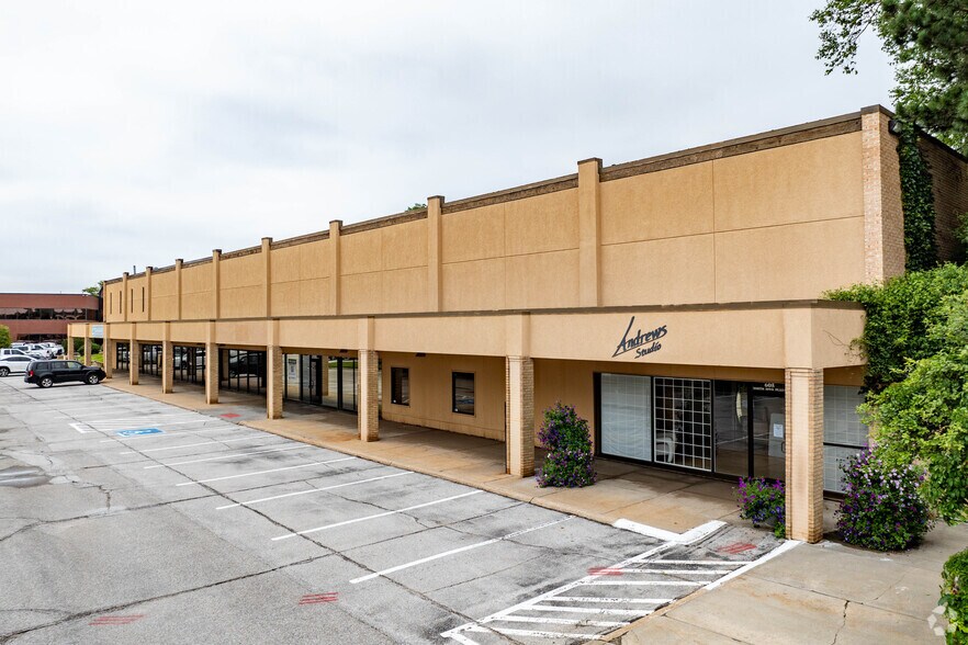 More Photos Of 622 N 108th Ct, Omaha Unknown For Lease