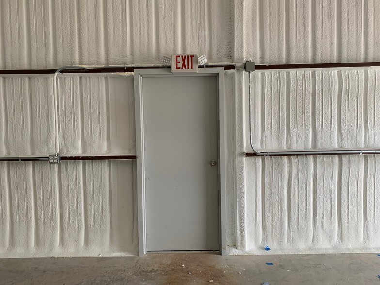 More Photos Of 1011 Upper Denton Rd, Weatherford Warehouse For Lease
