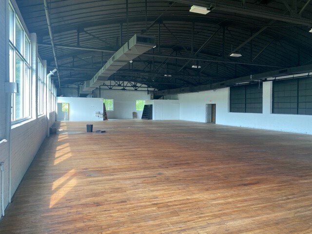 More Photos Of 201 N Main St, Catawba Warehouse For Lease