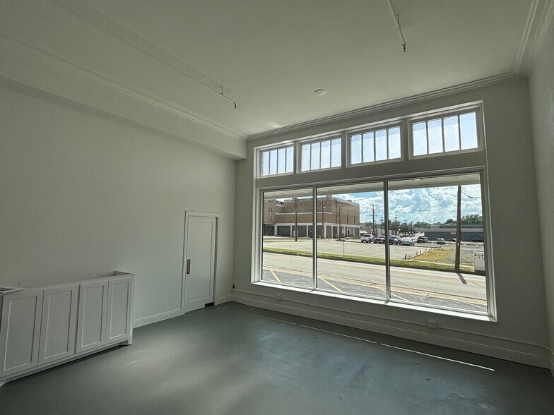 More Photos Of 311 N Bois D Arc Ave, Tyler Storefront Retail Office For Lease