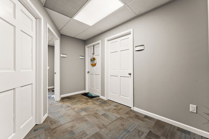 More Photos Of 250 N Main St, Crown Point Office For Sale