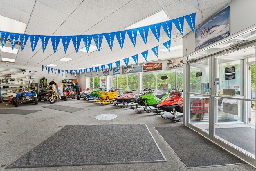 More Photos Of 4388 Shoreline Dr, Spring Park Storefront Retail Office For Sale