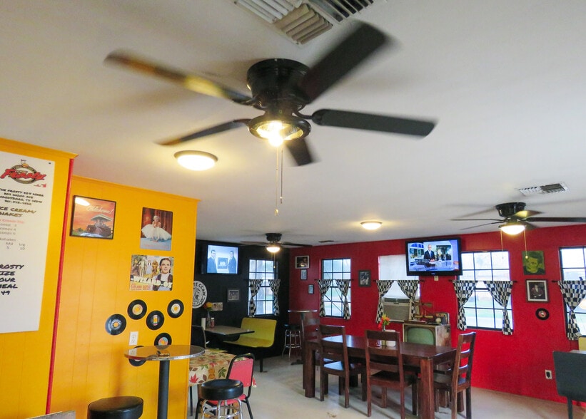 More Photos Of 809 Wood Ave, Woodsboro Restaurant For Sale