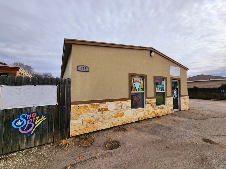 More Photos Of 108 Schertz Pky, Schertz Auto Repair For Sale