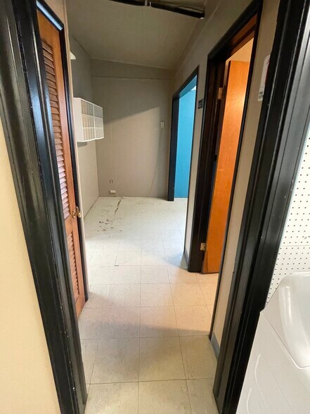 More Photos Of 1741 W Old Ridge Rd, Hobart Storefront Retail Office For Sale