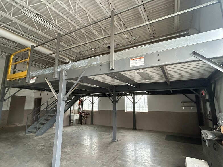 More Photos Of 126 E Niagara St, Tonawanda Warehouse For Sale