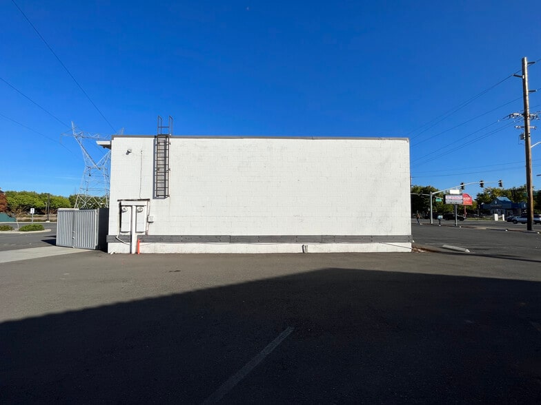 More Photos Of 2200 Churn Creek Rd, Redding Storefront Retail Office For Sale