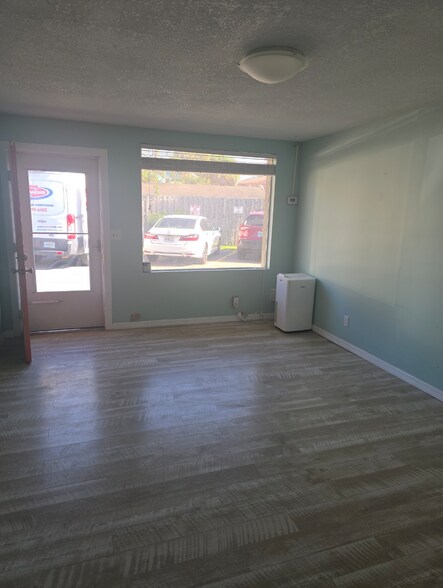 More Photos Of 711 S 3rd St, Jacksonville Beach Storefront Retail Office For Lease