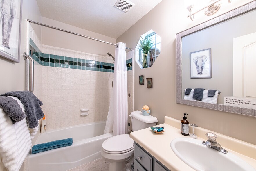 More Photos Of 29 Canyon View Dr, Springdale Hospitality For Sale