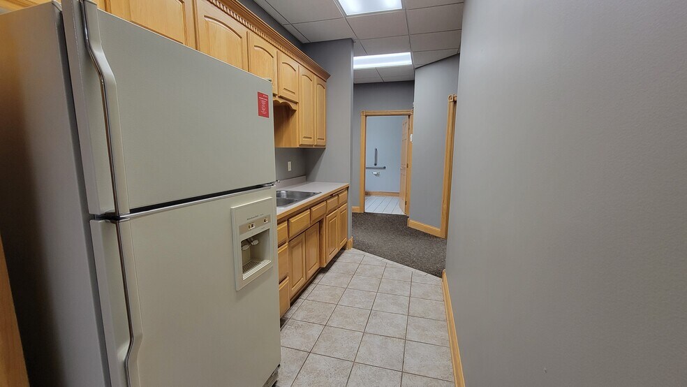 More Photos Of 1881 NW Station Parkway, Andover Office Residential For Lease