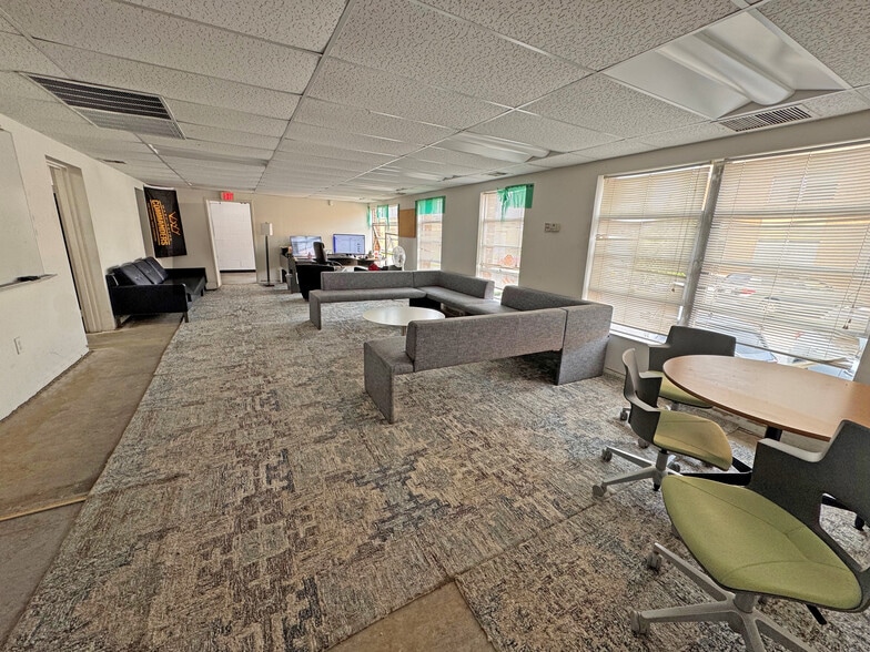 More Photos Of 4900 Frolich Ln, Hyattsville Warehouse For Lease