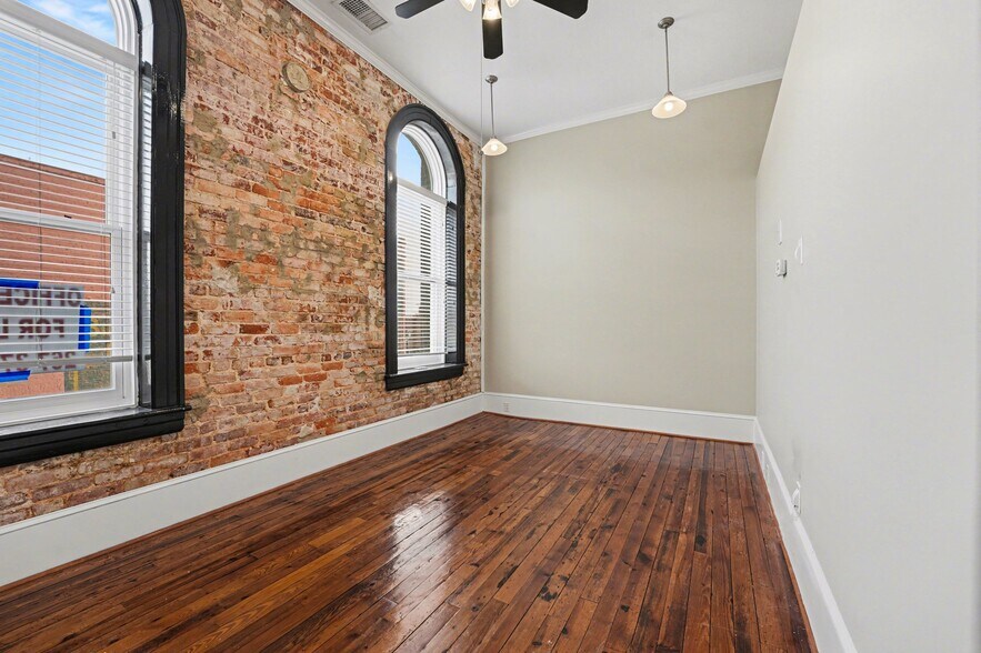 More Photos Of 106 W Moore Ave, Mooresville Loft Creative Space For Lease