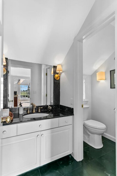 More Photos Of 656 Harbor Rd, Southport Office For Lease