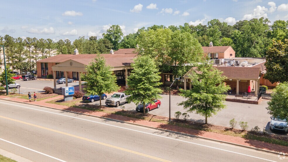 More Photos Of 351 York St, Williamsburg Hotel For Lease