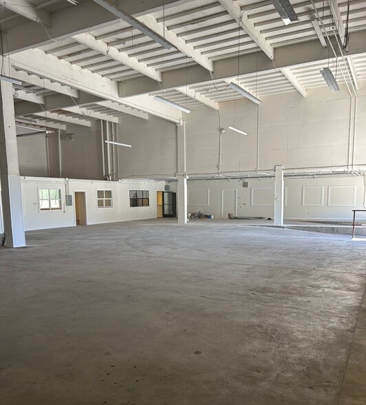 More Photos Of 2398 Jerrold Ave, San Francisco Warehouse For Lease