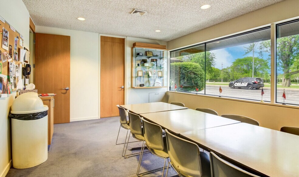 More Photos Of 1 Cadence Park Plz, Michigan City Office For Lease