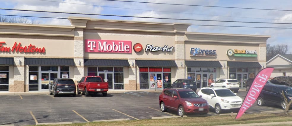 More Photos Of 1200-1220 Tiffin Ave, Findlay Storefront For Lease