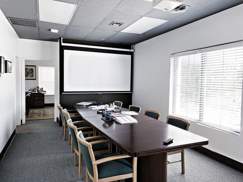 More Photos Of 6670 S Lewis Ave, Tulsa Office For Sale