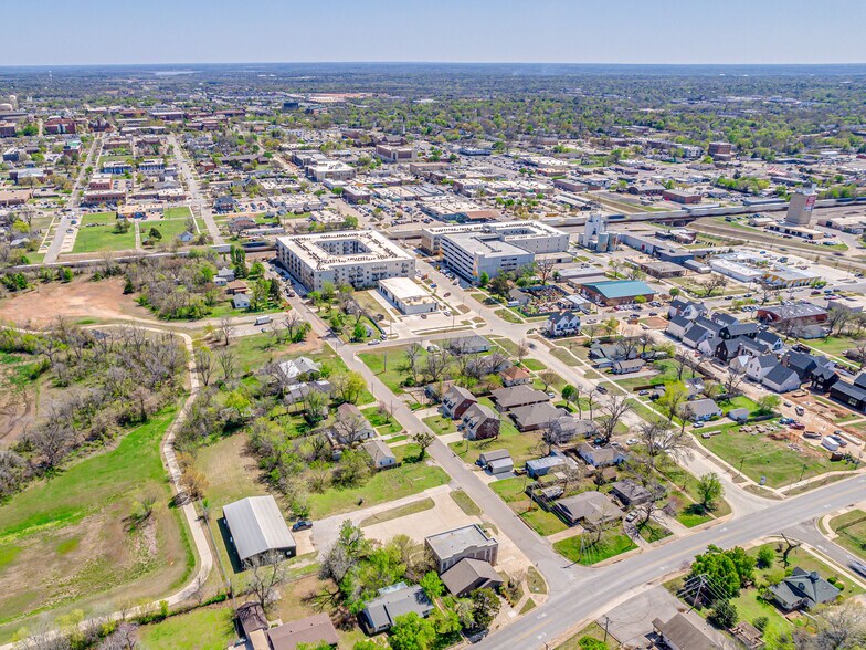 More Photos Of 235 W Hurd St, Edmond Office For Sale