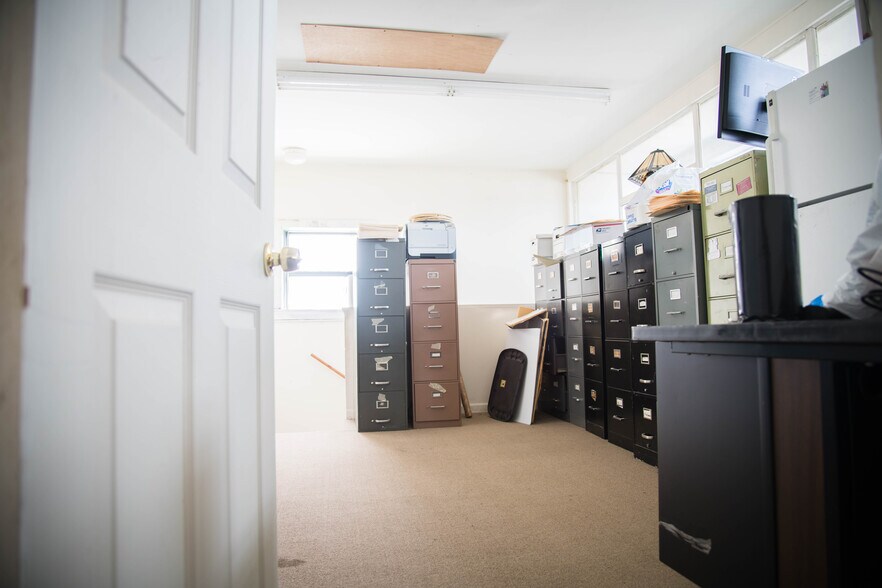 More Photos Of 314 E Broadway, Monticello Freestanding For Sale