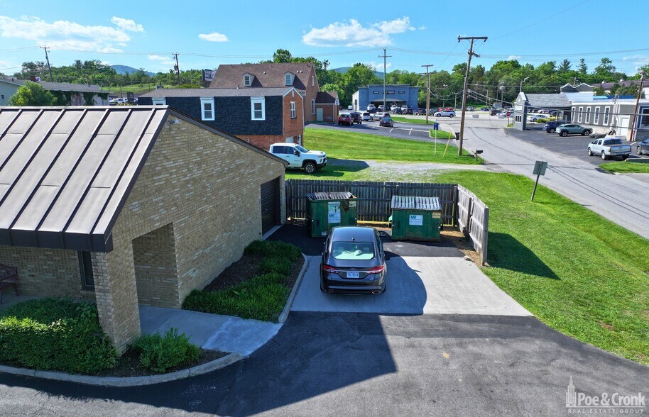 More Photos Of 7400 Sunnybrook Dr, Roanoke Medical For Sale